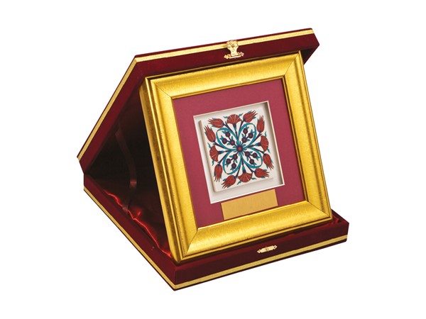 ÇİNİLİ PLAKET